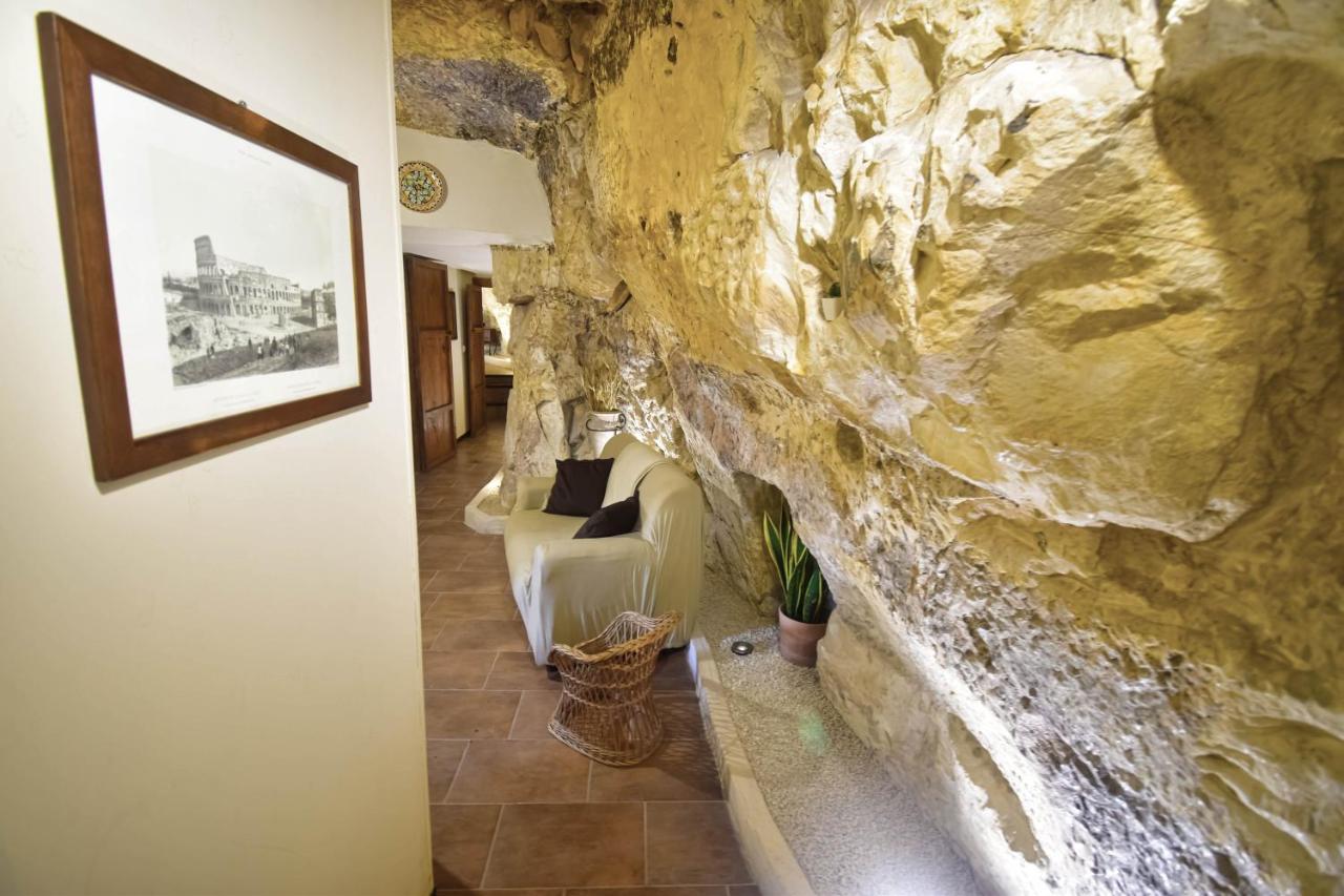 Vila Domum In Petra Casa Nella Roccia Self Check - In Modica Exteriér fotografie