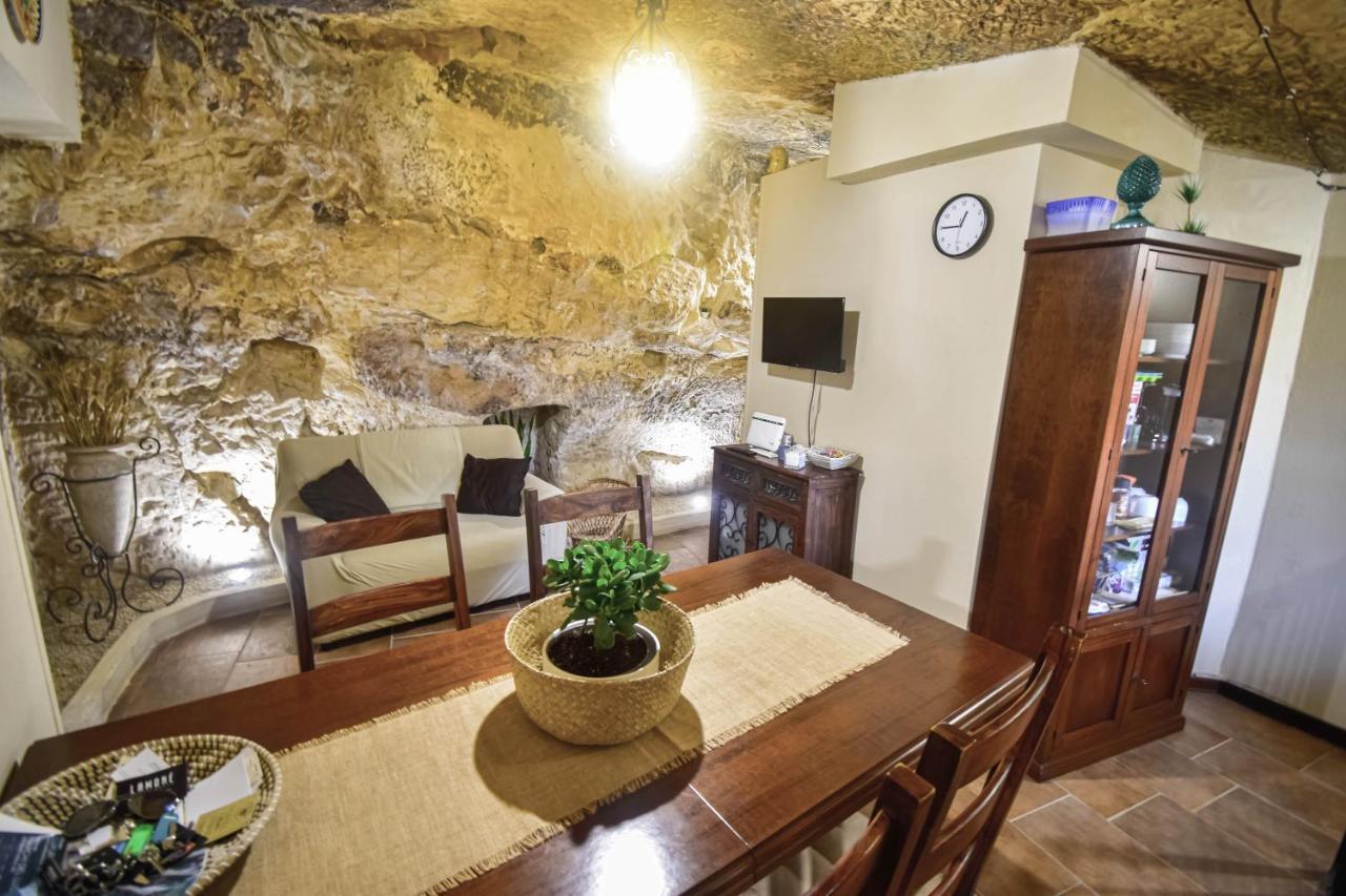 Vila Domum In Petra Casa Nella Roccia Self Check - In Modica Exteriér fotografie